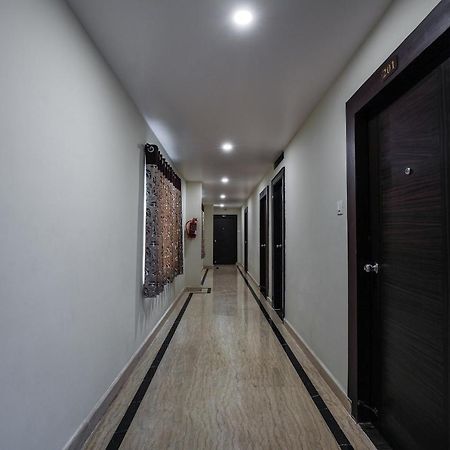 Oyo 16155 Hotel Dcm Grand Vijayawāda Exterior foto